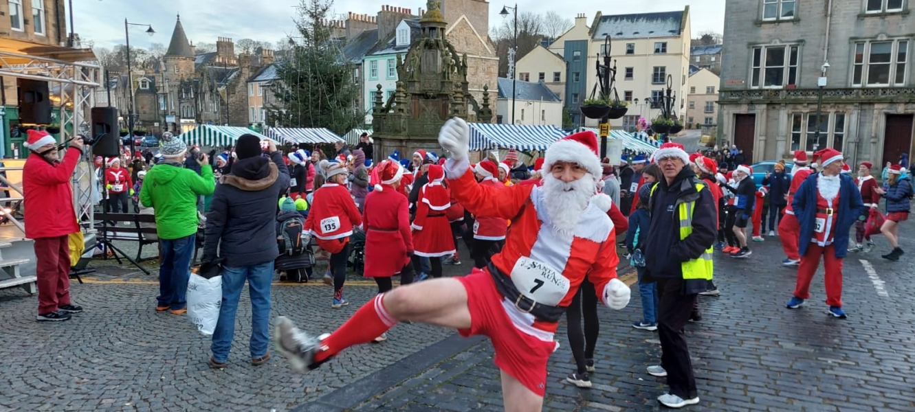 Linlithgow Santa Dash 2024 carousel image 1