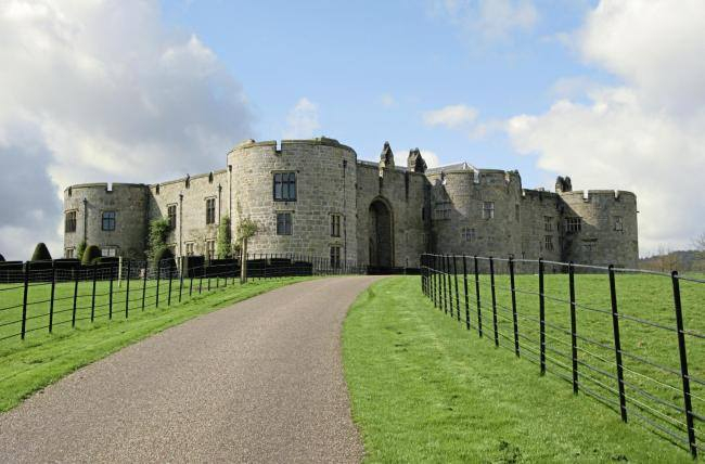 Chirk Castle Spring Relay race carousel image 1