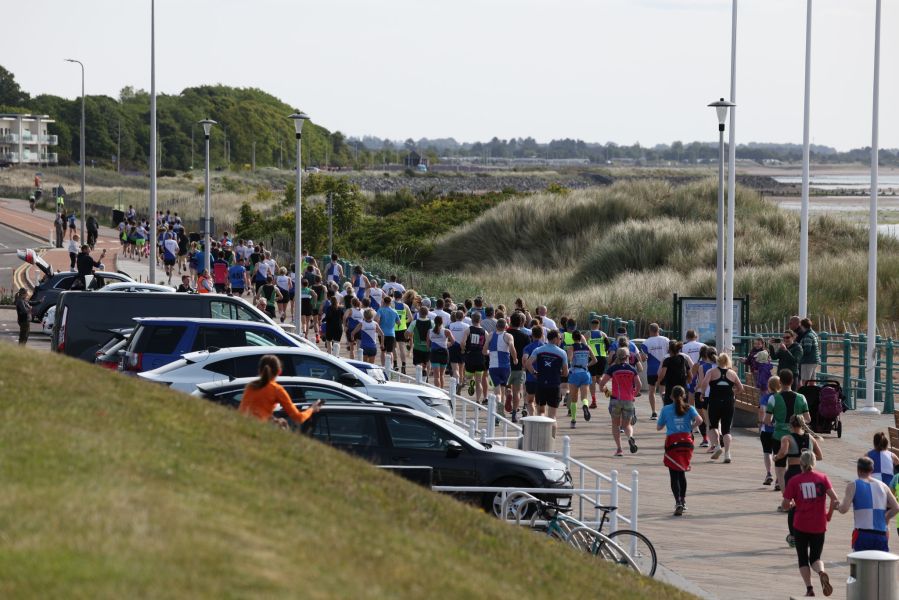 Dundee 10k carousel image 1